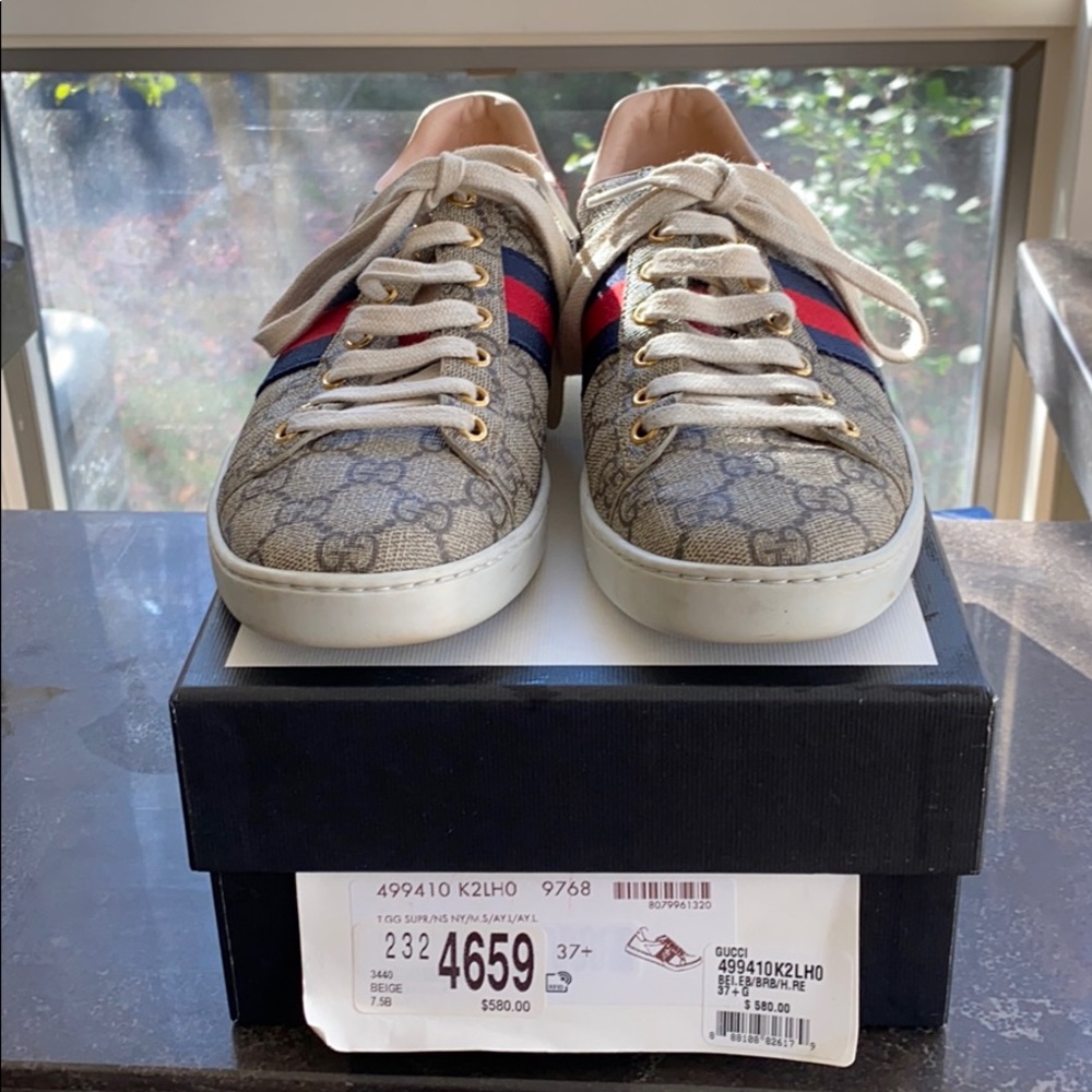 Gucci GG Supreme Sneakers - Picture 2 of 6